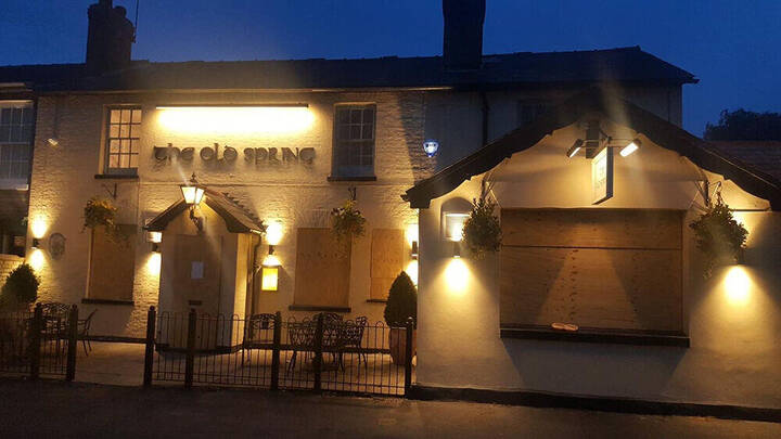 Cambridge pub exterior lighting
