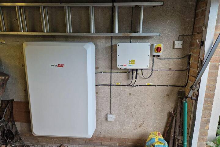 Charging point with isolators